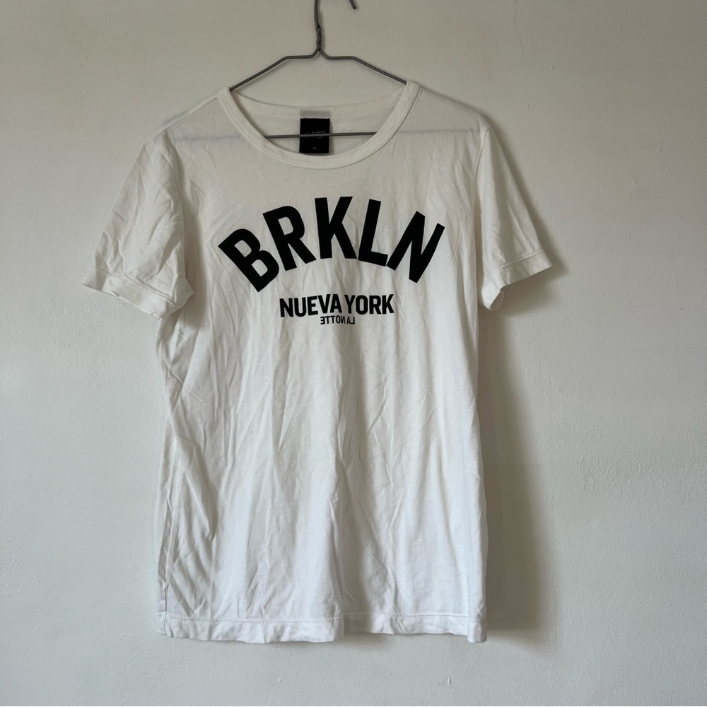 Aritzia La Notte Brooklyn Graphic Tee in White, SZ XS